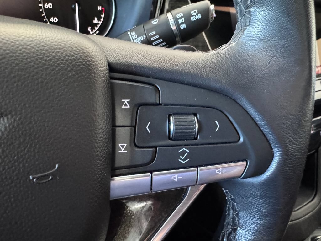 Used 2023 Cadillac XT6 Premium Luxury AWD/4WD image 17