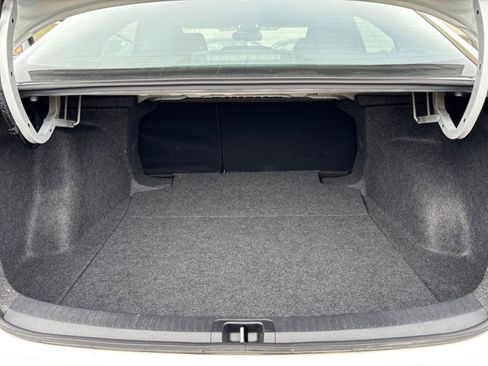 Used 2025 Toyota Corolla LE image 30