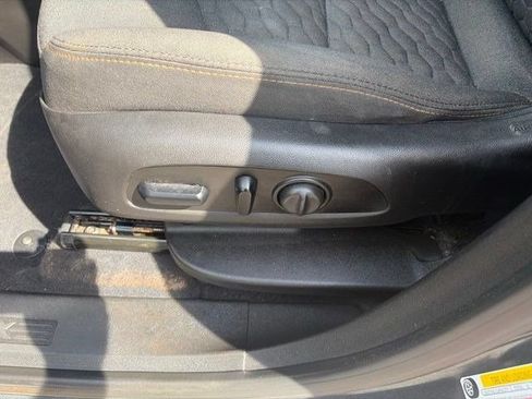 Used 2021 Chevrolet Equinox LT FWD image 12