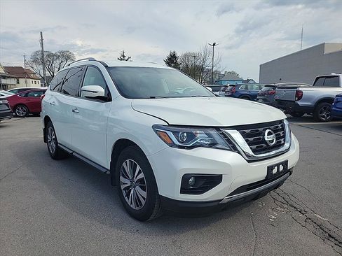 Used 2019 Nissan Pathfinder SV w/ SV Tech Package image 7