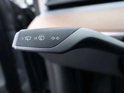 Used 2023 Tesla Model Y Long Range image 43