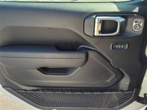 New 2025 Jeep Gladiator Sport image 15