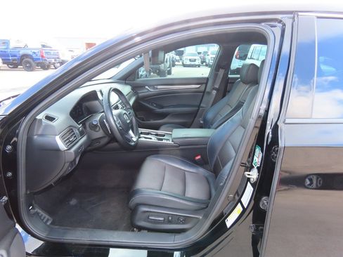Used 2018 Honda Accord Sport image 24