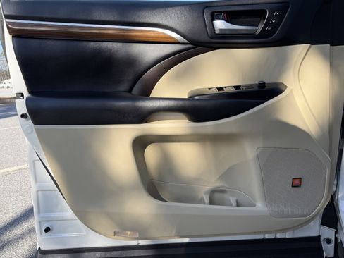 Used 2019 Toyota Highlander Limited image 45