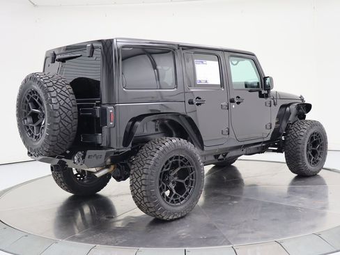 Used 2018 Jeep Wrangler Unlimited Sahara image 5