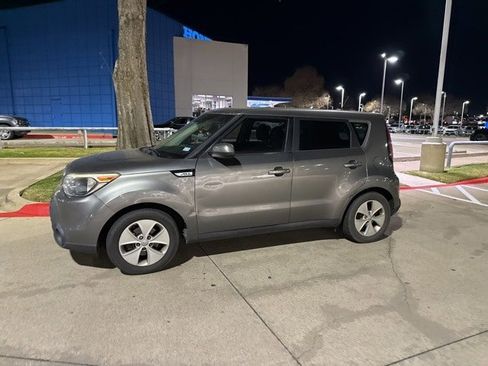 Used 2015 Kia Soul Base FWD image 2