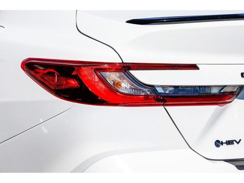 Used 2026 Toyota Camry Hybrid FWD image 9