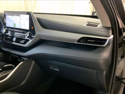 Used 2020 Toyota Highlander Platinum image 18