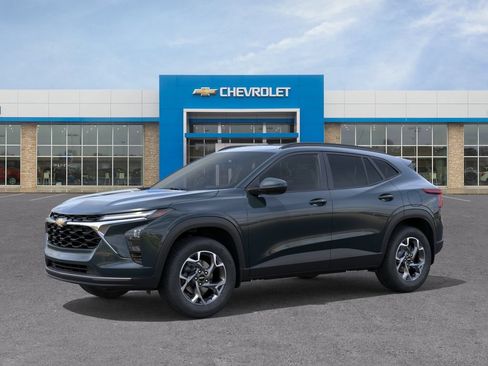 New 2026 Chevrolet Trax LT w/ Sunroof Package FWD image 2