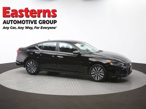 Used 2025 Nissan Altima 2.5 SV FWD image 47