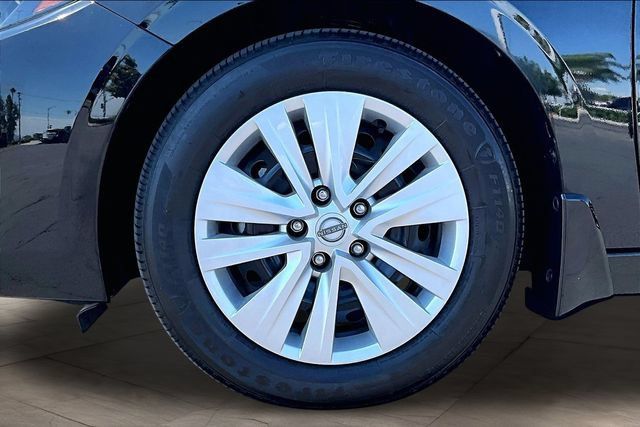 Certified 2025 Nissan Sentra S FWD image 31