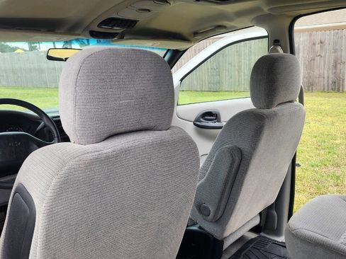 Used 2004 Chevrolet Venture LT image 18