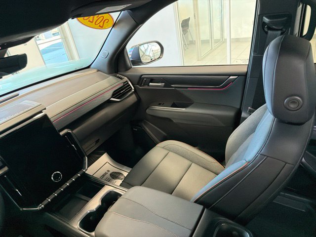 Used 2026 GMC Acadia AT4 w/ LPO, Floor Liner Package AWD/4WD image 34