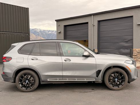 Used 2025 BMW X5 xDrive50e image 3