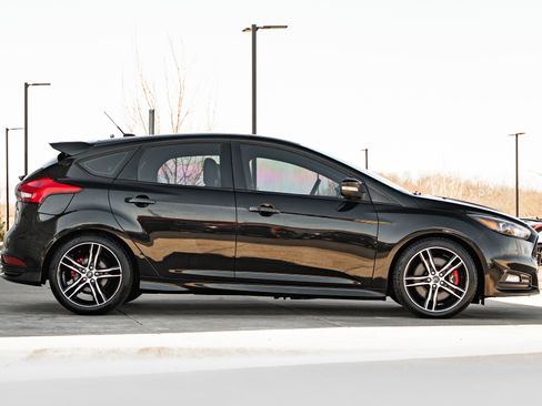 Used 2015 Ford Focus ST w/ Equipment Group 402A image 3