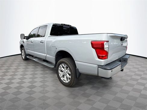 Used 2019 Nissan Titan SV w/ SV Convenience Package image 34