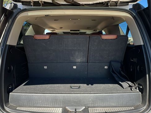 Used 2020 Cadillac Escalade Premium Luxury image 13