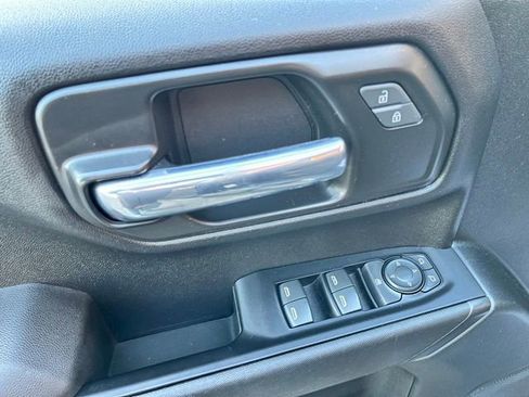 Used 2022 Chevrolet Silverado 1500 Custom image 17