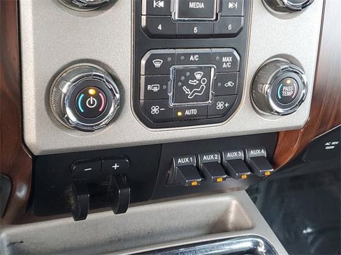 Used 2014 Ford F250 Lariat w/ Lariat Ultimate Package image 21