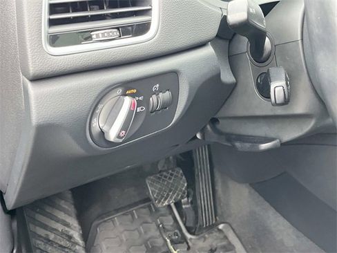 Used 2018 Audi Q3 2.0T Premium Plus w/ Premium Plus Package image 32