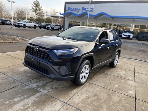 Used 2024 Toyota RAV4 LE image 4