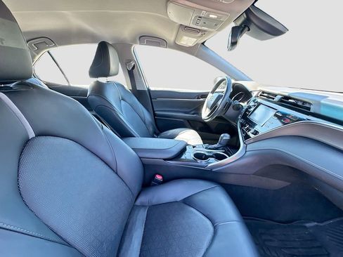 Used 2018 Toyota Camry XSE image 25