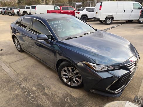 Used 2022 Toyota Avalon XLE image 10