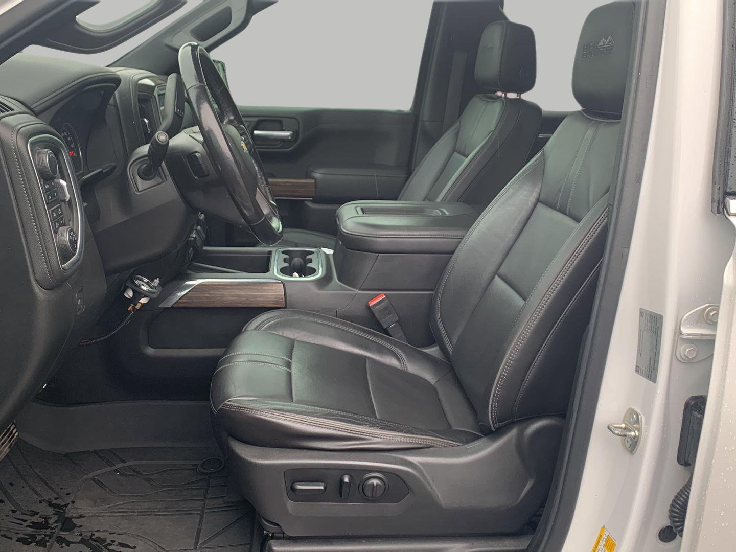 Used 2019 Chevrolet Silverado 1500 High Country w/ Technology Package AWD/4WD image 18