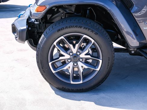 Used 2024 Jeep Wrangler Unlimited AWD/4WD image 10