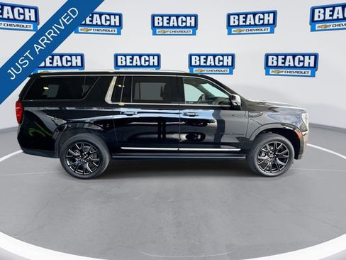 Used 2024 GMC Yukon XL Denali w/ Denali Reserve Package image 9