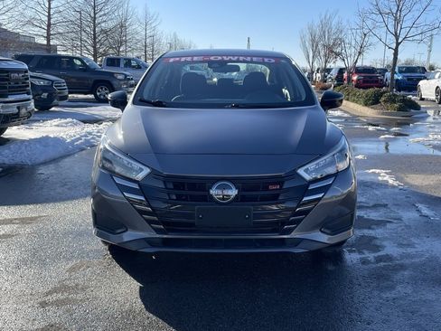 Used 2023 Nissan Versa SR w/ Lighting Package image 2