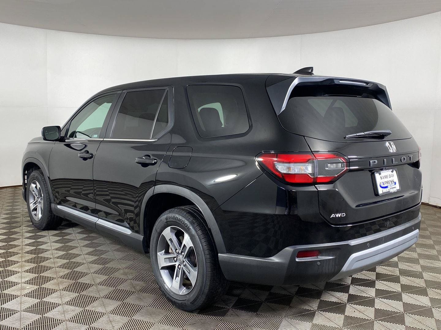 Used 2023 Honda Pilot EX-L image 4