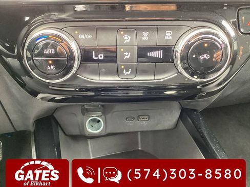 Used 2025 Chevrolet Trax LT FWD image 17