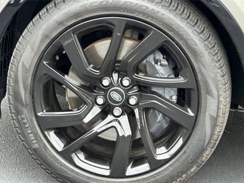 Certified 2024 Land Rover Discovery Dynamic SE image 25