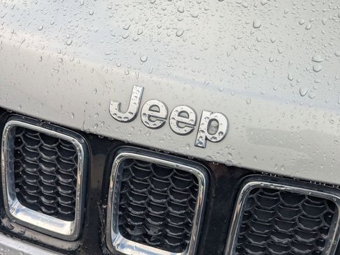 Used 2018 Jeep Compass Limited w/ Safe & Security Group AWD/4WD image 11