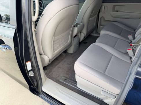Used 2021 Kia Sedona LX FWD image 14
