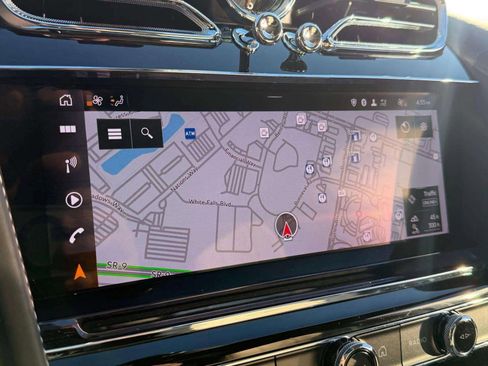 Used 2022 Bentley Bentayga image 41