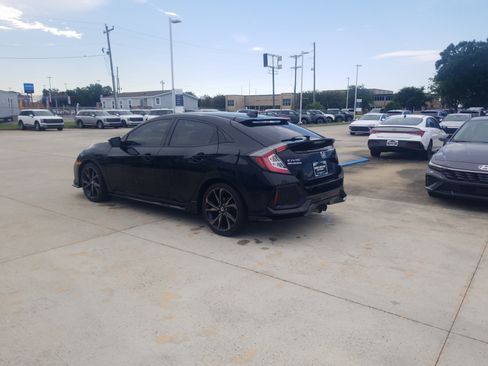 Used 2017 Honda Civic Sport image 5