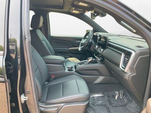 Used 2024 GMC Canyon Elevation w/ Elevation Premium Package AWD/4WD image 15
