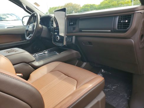 Certified 2024 Ford Expedition King Ranch image 21