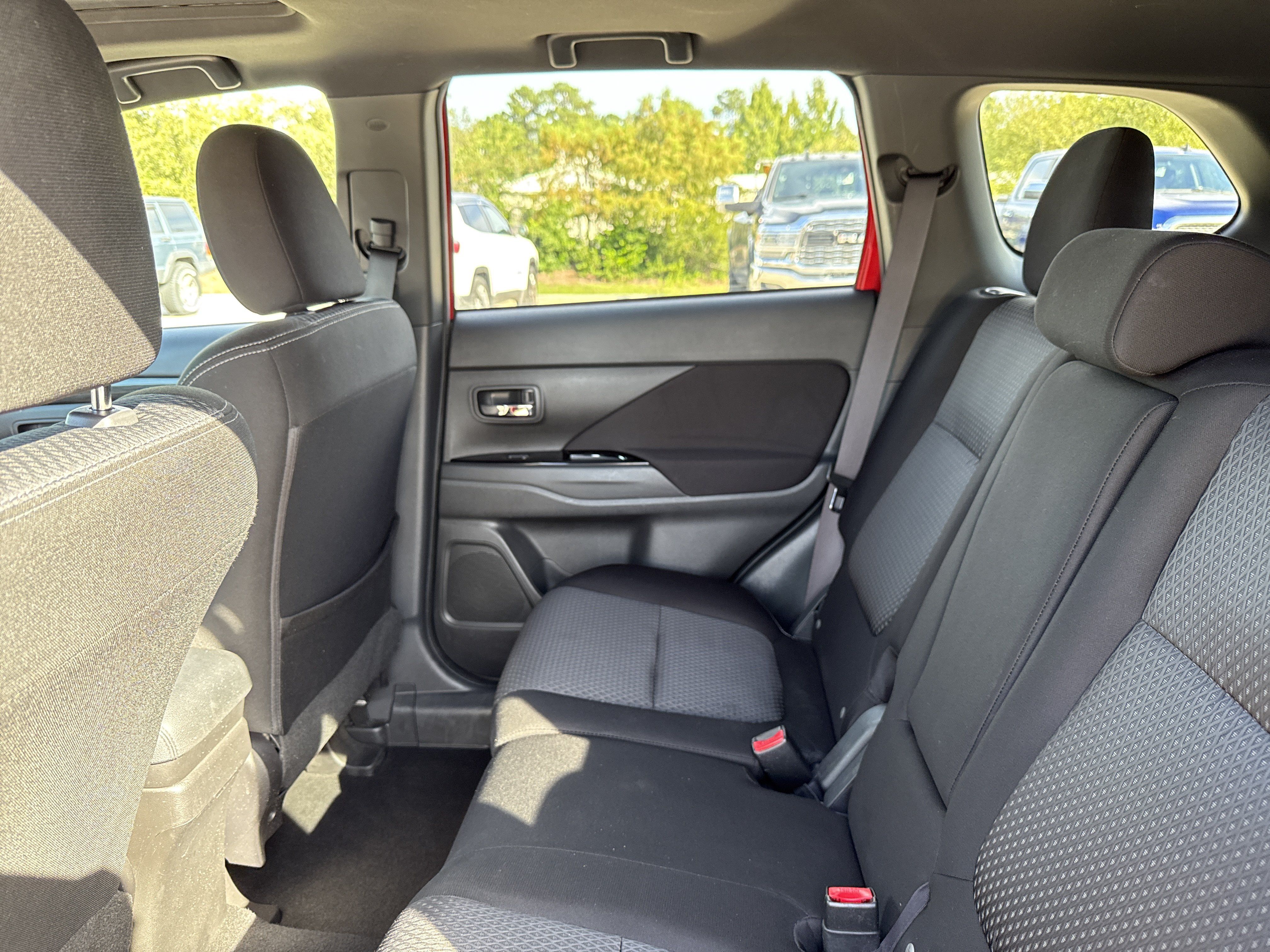 Used 2018 Mitsubishi Outlander LE AWD/4WD image 29