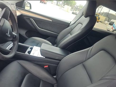 Used 2023 Tesla Model Y Long Range image 4