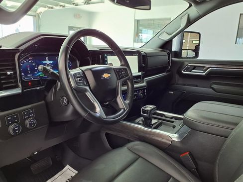 Used 2024 Chevrolet Silverado 1500 LTZ AWD/4WD image 11