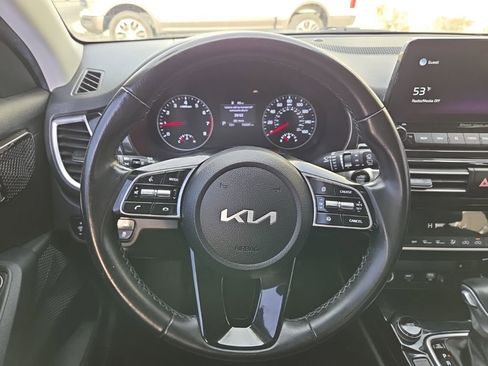 Used 2022 Kia Seltos EX image 32