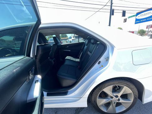 Used 2014 Toyota Camry SE FWD image 12