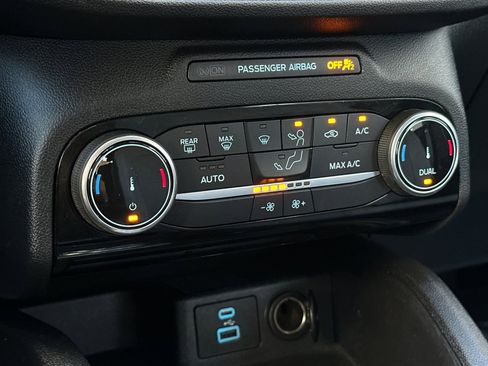 Certified 2022 Ford Escape SE w/ SE Sport Appearance Package image 19