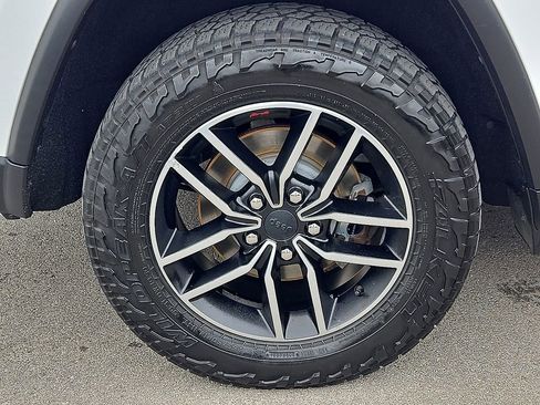Used 2019 Jeep Grand Cherokee Trailhawk AWD/4WD image 7