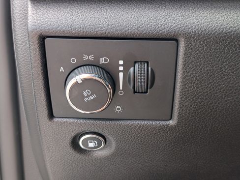 Used 2020 Jeep Grand Cherokee Limited image 22