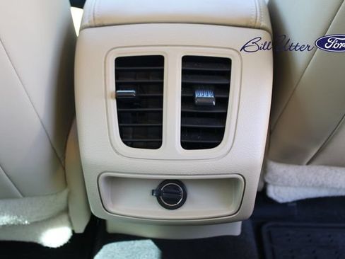 Used 2016 Ford Taurus SEL FWD image 15
