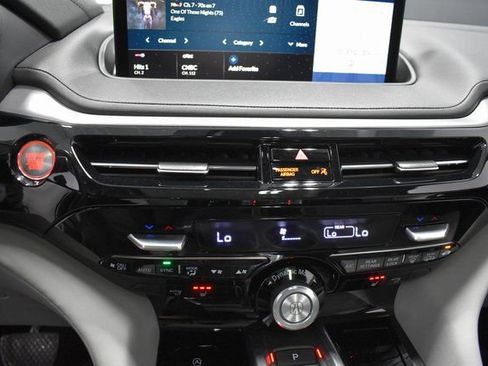 Used 2023 Acura MDX SH-AWD w/ Technology Package image 22